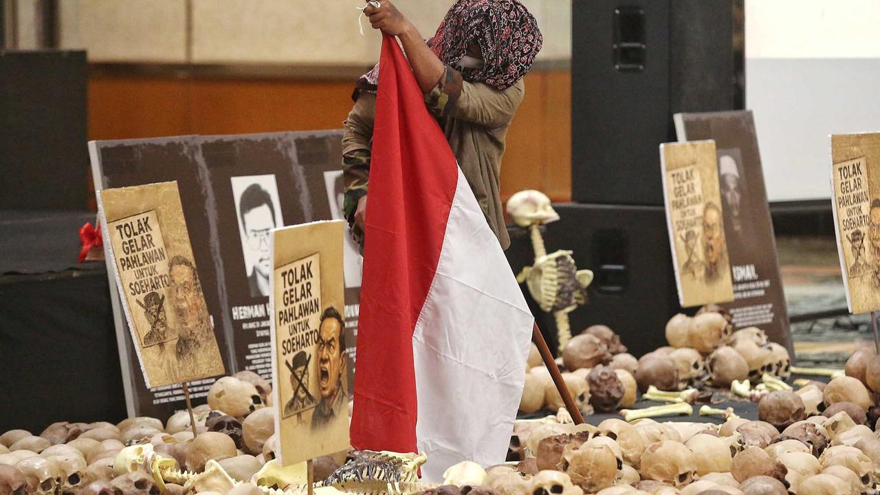FOTO: 27 Tahun Reformasi, Aktivis Gelar Refleksi Reformasi 1998 dengan Instalasi Seni