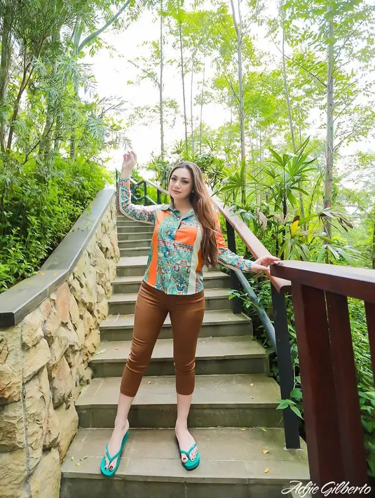 Beruntung, Celine mendapat dukungan dari sang suami. Menurutnya, Stefan William akan terus mendukungnya, asalkan Celine melakukan hal yang benar. (Instagram/celine_evangelista)