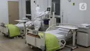 Tim dokter melakukan pengecekan alat ventilator di ruang ICU RS Pertamina Jaya, Jakarta, Senin (6/4/2020). Secara keseluruhan RSPJ memiliki kapasitas 160 tempat tidur dengan 65 kamar isolasi dengan negative pressure untuk merawat pasien yang positif Corona. (Liputan6.com/Helmi Fithriansyah)