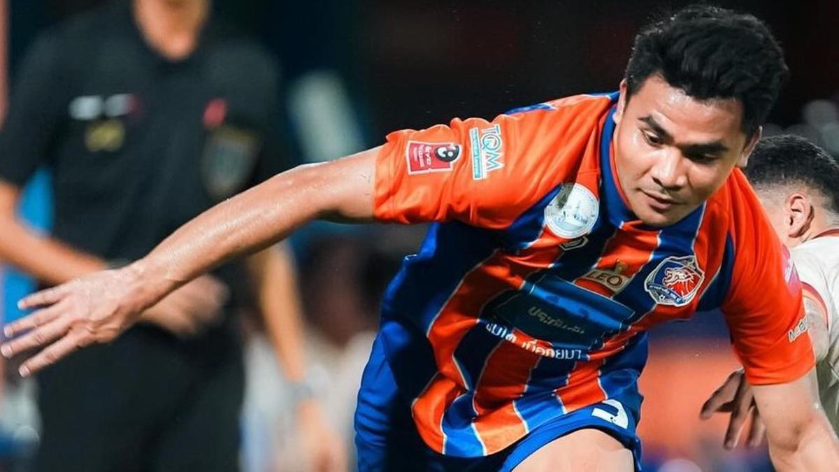 Mantap! Asnawi Mangkualam Pimpin Port FC Comeback Atas Nakhon Ratchasima FC di Thai League 1 2024 / 2025