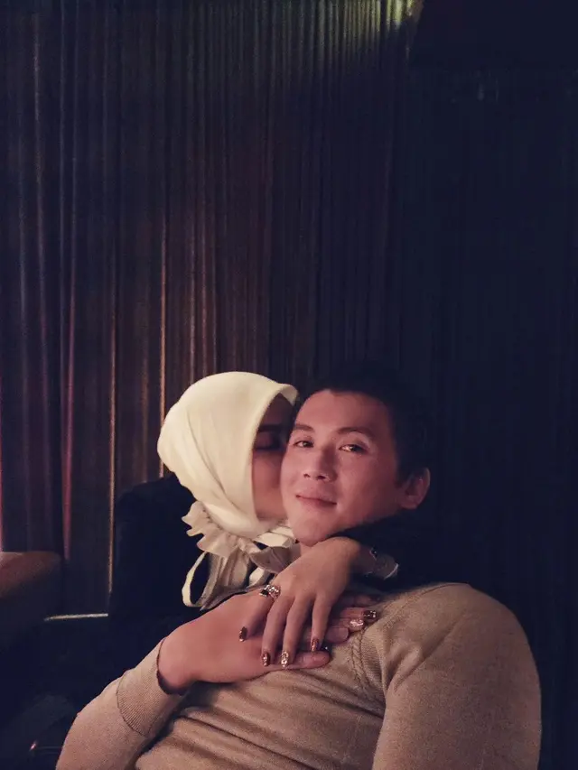 Syahrini dan Reino Barack mesra (Instagram/princessyahrini)