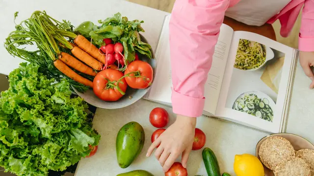 Kebiasaan Makan Tinggi Serat yang Bisa Bikin Pencernaan Lebih Sehat