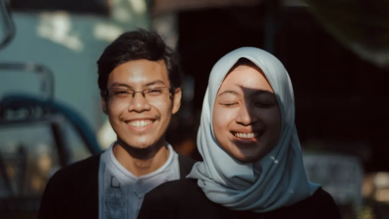 Trik Berikan Baju Muslim Pria agar Pasanganmu Bisa Tampil Penuh Gaya