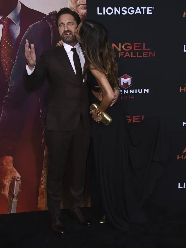 Gerard Butler dan Morgan Brown (Photo by Jordan Strauss/Invision/AP)