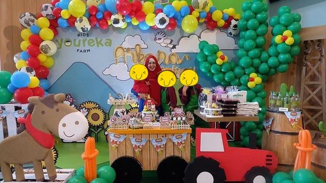 Tak Ingin Bahas Suami, Ini 6 Potret Risty Tagor Asuh Ketiga Anaknya