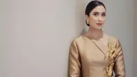 6 Gaya Kebaya Modern Tanpa Brokat, Pilihan Terbaik Para Ibu Pejabat
