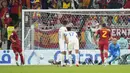 Ferran Torres. Sayap kiri Timnas Spanyol berusia 22 tahun ini sukses membuat satu gol lewat eksekusi penalti di Piala Dunia 2022 pada matchday pertama Grup E menghadapi Timnas Kota Rika (23/11/2022) yang berkesudahan 7-0 untuk kemenangan Spanyol. Penalti terjadi pada menit ke-54 saat Jerman telah unggul 3-0. Total Ferran Torres menyumbang dua gol dalam laga tersebut. (AP/Pavel Golovkin)