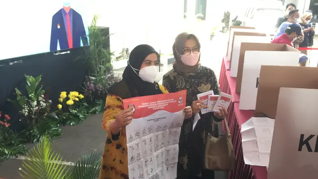 Komisi Pemilihan Umum (KPU) menggelar simulasi pemungutan suara Pemilu 2024 dengan menyederhanakan surat suara.