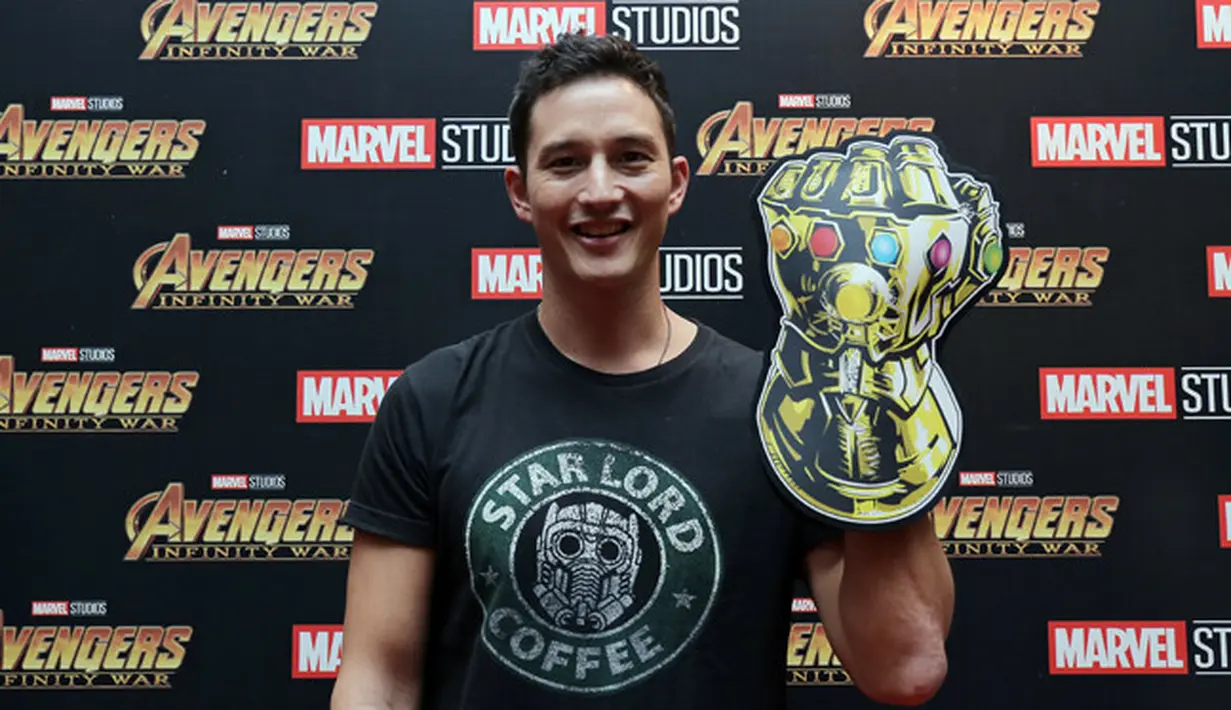 Kabar bahagia datang untuk pecinta film, Avengers: Infinity War sudah bisa disaksikan di bioskop mulai hari ini (25/4/2018). Begitu juga dengan Mike Lewis dan sederet artis ini yang telah menyaksikan di gala premiere tadi malam. (Deki Prayoga/Bintang.com)