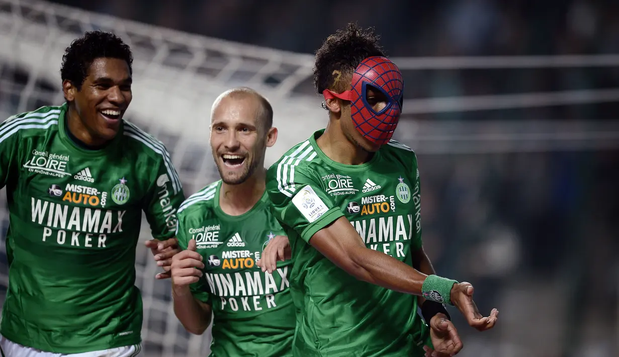 1. Spiderman (Saint-Ettiene) - Sebanyak 87 penampilan suskes dicatatkan Aubameyang bersama Saint-Ettiene di Ligue 1. Sajak 2011 hingga 2013, Aubameyang mencetak 37 gol. (AFP/Jeff Pachoud)