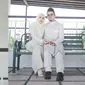 Bertemu Saat Karantina, Pasangan Perawat Ini Pilih Kenakan APD Saat Prewedding. (Sumber: Facebook/Taufiq Noor)