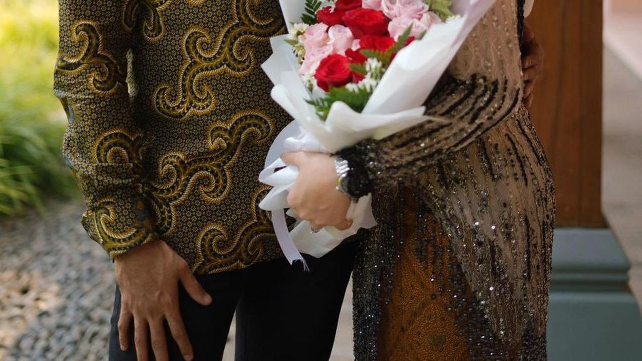 Margin Wieheerm Istri Ali Syakieb Berhasil Raih Gelar Sarjana Hukum Meski Sudah Jadi Ibu Satu Anak