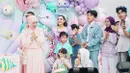 Sempurnakan tampilan, Geni Faruk kenakan tas Loro Piana berwarna beige yang senada dengan outfitnya [@genifaruk]