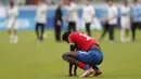 Reaksi kecewa pemain Gambia U-20, Modou Lamin Marong setelah kalah dari Uruguay-20 pada laga 16 besar Piala Dunia U-20 di Estadio Unico Madre de Ciudades, Argentina, Jumat (02/06/2023) dini hari WIB. (AP Photo/Nicolas Aguilera)