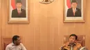 Ketua DPR RI Setya Novanto (kanan), menerima kunjungan Wakil Ketua DPRD Nusa Tenggara Timur, Gabriel Beri Bina, Jakarta, Jumat (19/12/2014). (Liputan6.com/Andrian M Tunay) 