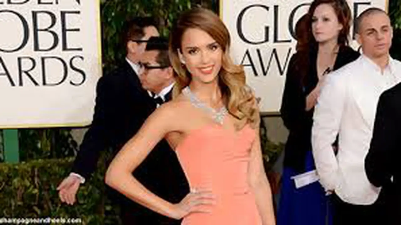 Di Depan One Direction, Jessica Alba Merasa Seperti Orangtua Kolot