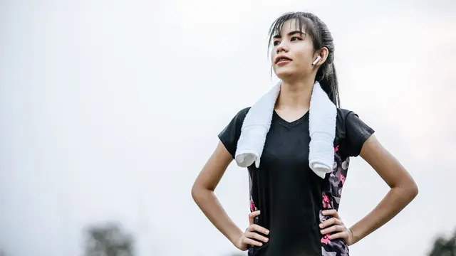 Cara Ibu Muda Menghadapi Tekanan Sosial dengan Percaya Diri (Foto: Freepik)