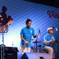 Penampilan luar biasa ditunjukkan dalam gelaran final Torabika Cappuccino Cool Expression. Salah satu band pengisi Souljah membuat penonton terhipnotis dengan lagu yang dibawakan. (Deki Prayoga/Bintang.com)