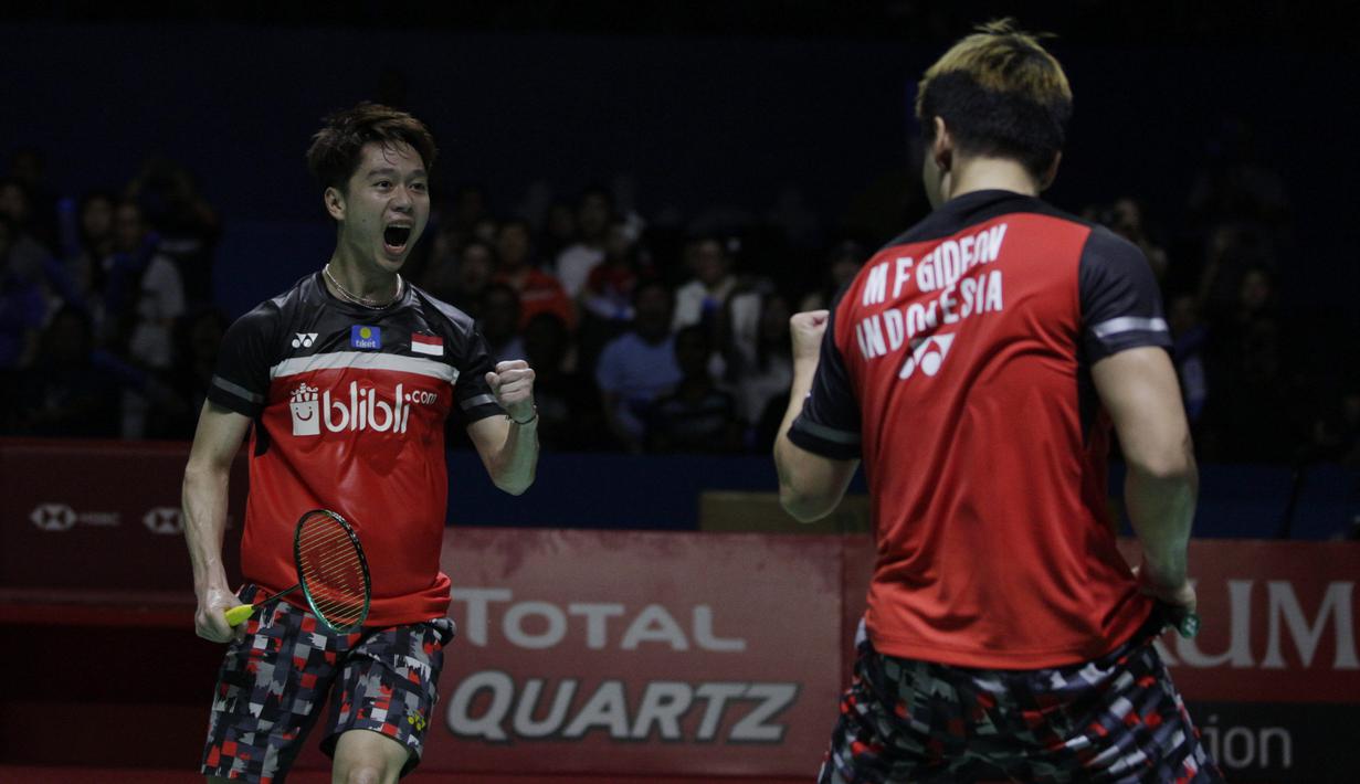Ganda putra Indonesia, Marcus Gideon / Kevin Sanjaya, berhasil mengalahkan Li Jun Hui / Liu Yu Chen pada Indonesia Open 2019 di Istora Senayan, Sabtu (20/7). Marcus / Kevin menang 21-9 dan 21-13. (Bola.com/Vitalis Yogi Trisna)