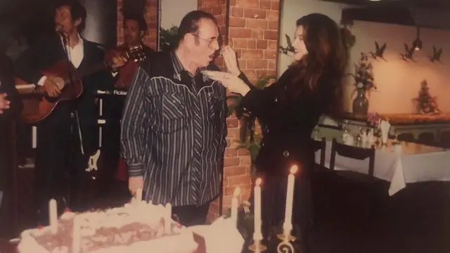 Rindu Ayah, Ini 6 Potret Kenangan Tamara Bleszynski dengan Papanya