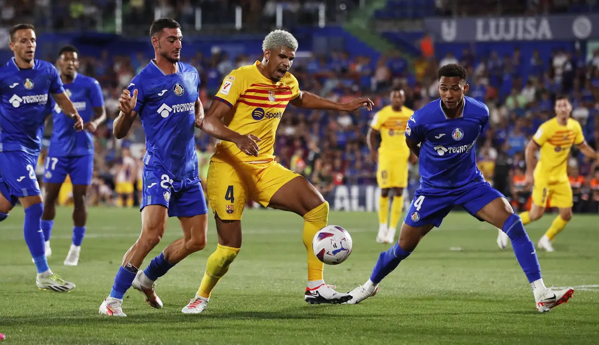Bertamu ke markas Getafe, Barcelona ditahan imbang tanpa gol. (AP Photo/Alvaro Medranda)