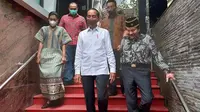 Presiden Jokowi menjenguk mantan Kepala BIN AM Hendropriyono di kediaman pribadinya, Senin (9/5/2022).