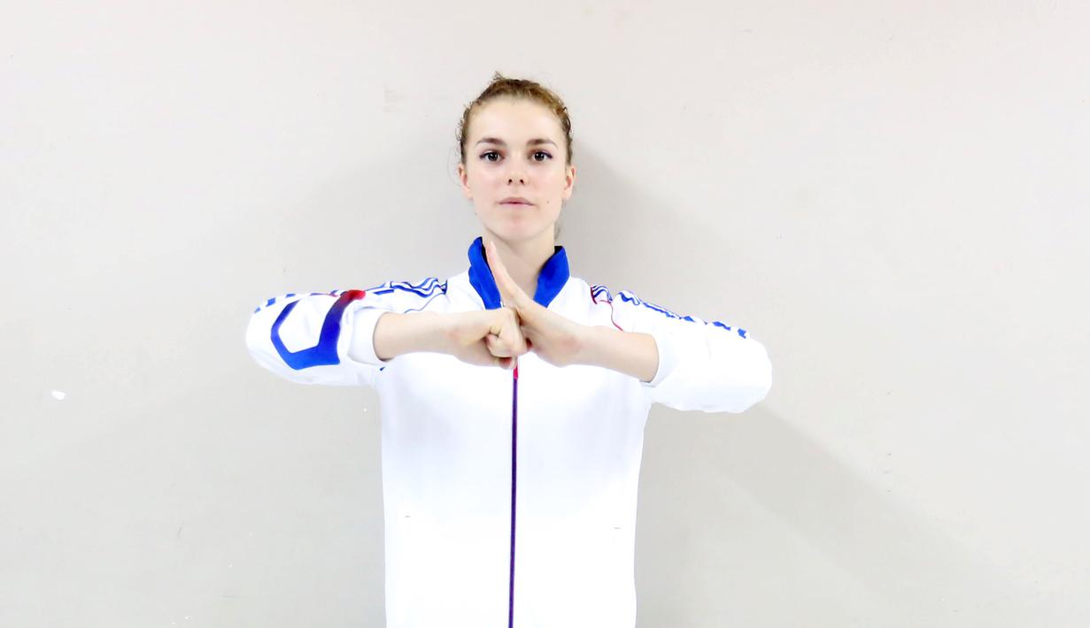 Atlet Wushu Asal Prancis, Juliette Vauchez yang bertanding pada Cabang Taolu Kejuaraan Dunia Wushu 2015 di Istora, Senayan, Jakarta,Selasa (17/11/2015). (Bola.com/Nicklas Hanoatubun)