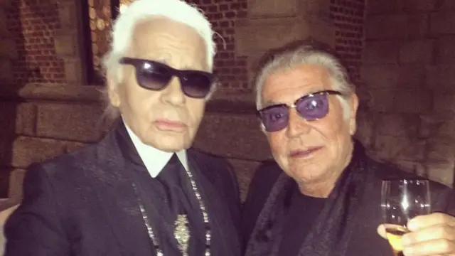 Desainer Roberto Cavalli bersama almarhum Karl Lagerfield