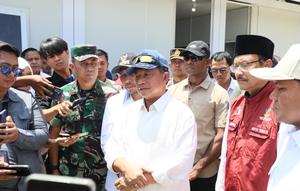 Bersama Mensos dan Wagub Aceh, Kasatgas Tito Tinjau Huntara Kabupaten Pidie Jaya