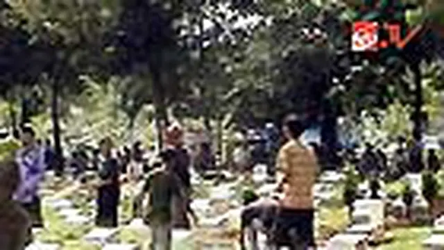 Peziarah Penuhi TPU Karet Bivak