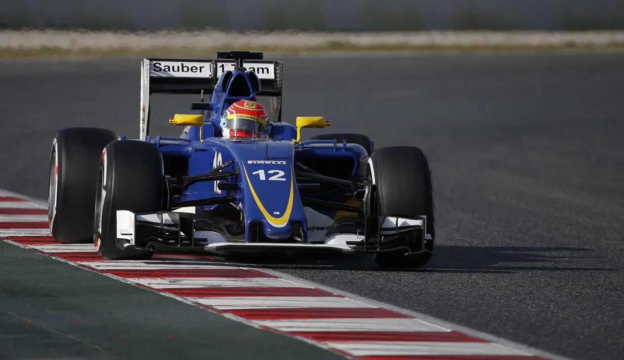 Pebalap Sauber,  Felipe Nasr memacu mobilnya dengan kecepatan 1m26.392s pada sesi test pramusim F1 hari ke-3 di Sirkuit Catalunya, Barcelona, Rabu (24/2/2016) WIB.  (REUTERS/Sergio Perez)