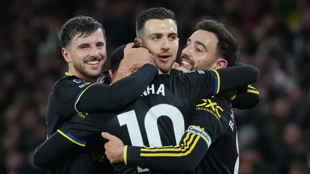 Foto: 2 Pilar MU Saat Hancurkan Wolverhampton di Liga Inggris, Bruno Fernandes Ajaib dan Mason Mount Seperti Terlahir Kembali