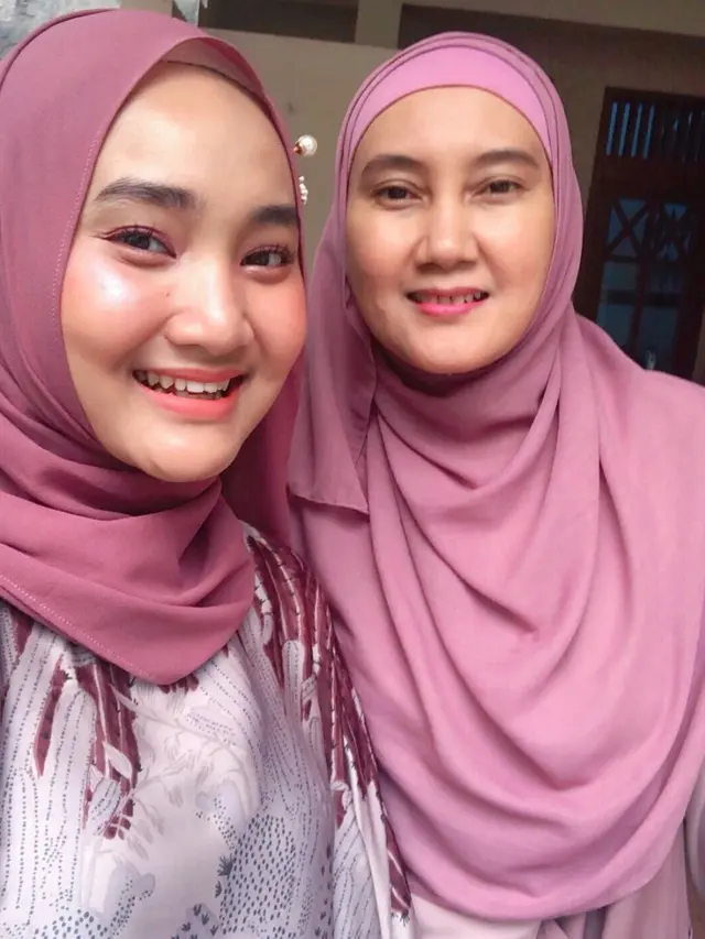 6 Potret Kebersamaan Fatin Shidqia dan Ibunda yang Awet Muda, Bak Kakak Adik