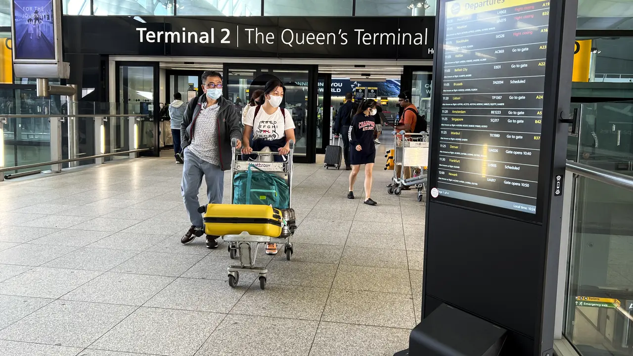 Bandara Heathrow Batasi Jumlah Penumpang Berangkat