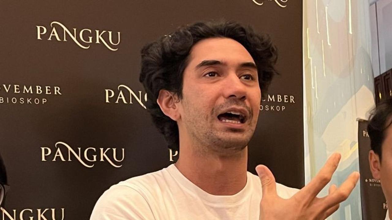 Mengapa Reza Rahadian Debut Sutradara Film 'Pangku'? Ini Alasannya!