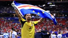 Air mata kiper Tanjung Verde, Vozinha tak terbendung setelah tampil gemilang saat melawan Spanyol dalam laga Grup H Piala Dunia 2026, Selasa (16/06/2026) dini hari WIB. (AFP/Getty Images/Buda Mendes)