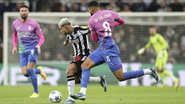 Foto: Pemain Newcastle United Gigit Jari, Petualangan di Liga Champions Cuma Sampai Disini