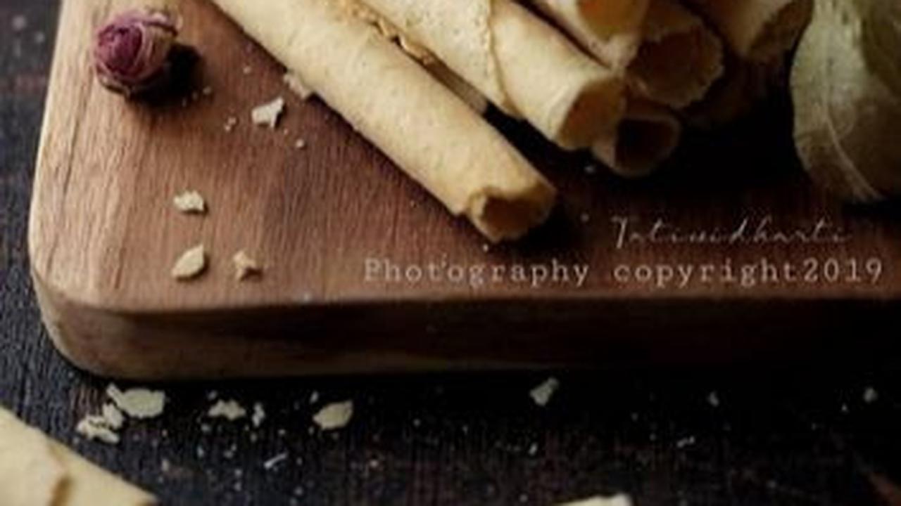 6. Resep Kue Lebaran Tradisional: Kue Semprong<br>