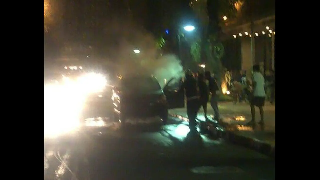 mobil-terbakar-140126a.jpg