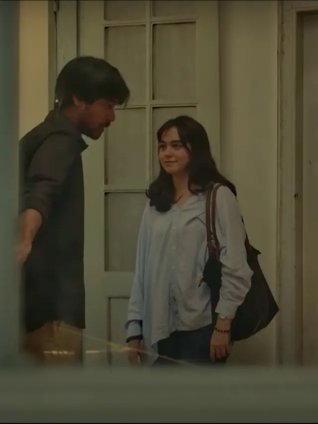 Yasamin Jasem sebagai Laras dalam Sampai Jadi Debu. (Foto: YouTube Falcon Pictures)