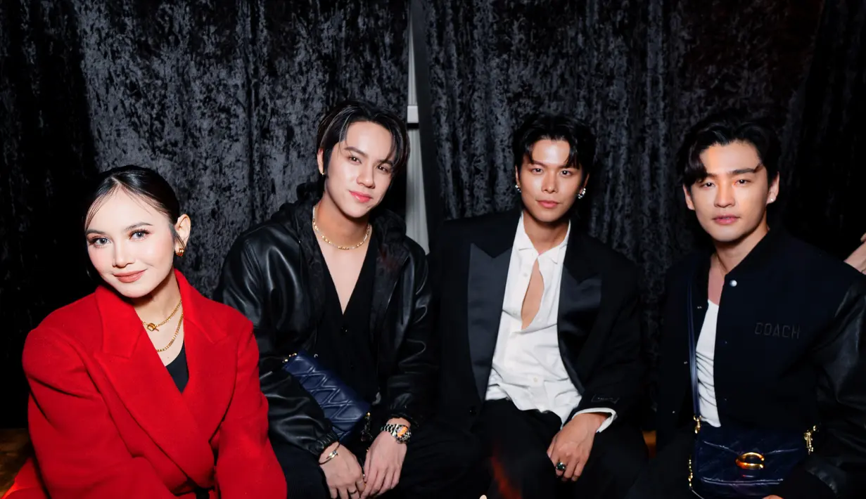 Pada acara ini, Mahalini juga terlihat berpose bersama beberapa artis ternama lainnya yang berasal dari Thailand, Singapura, dan Malaysia.  [Foto: Coach]