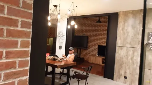 Ivan Gunawan di Kantor Deddy Corbuzier