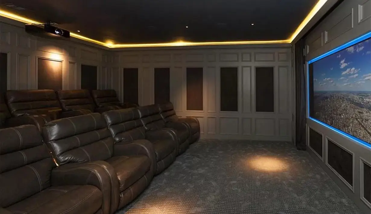 Di dalam rumah juga terdapat teater kecil pribadi milik pelantun All I Want for Christmas is You tersebut. Terdapat beberapa kursi mewah untuknya dan teman-teman dekat maupun keluarga. (Foto: via Zillow)