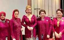 Potret Cantik Heni Tania Istri Kombes Polisi Kenakan Kebaya Warna Merah Maroon, Disebut Bak Barbie Hidup