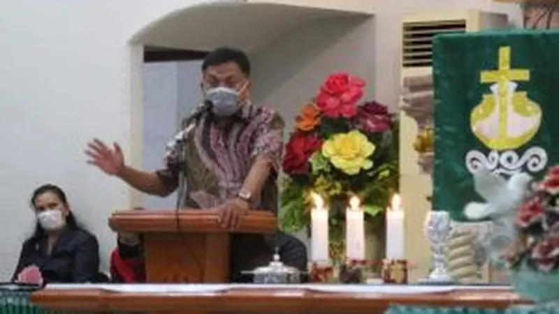 Gubernur Olly saat menghadiri ibadah syukur HUT ke-38 Wilayah Bitung 2 di GMIM Imanuel Aertembaga Bitung, Sabtu (19/9/2020).