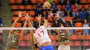 Timnas Bola Voli Putra Indonesia menundukkan Vietnam dengan skor 3-2 (21-25, 20-25, 25-22, 25-19, 15-10) pada semifinal SEA Games 2025 yang digelar di Hua Mak Stadium, Bangkok, pada Kamis (18/12/2025). (Bola.com/Bagaskara Lazuardi)