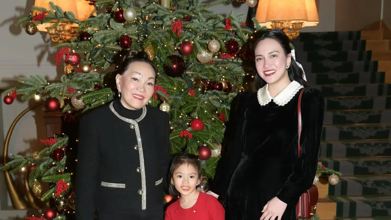Gaya Vintage Shandy Aulia Saat Natal, Manis dalam Dress Berkerah dan Tas Hermès Ratusan Juta