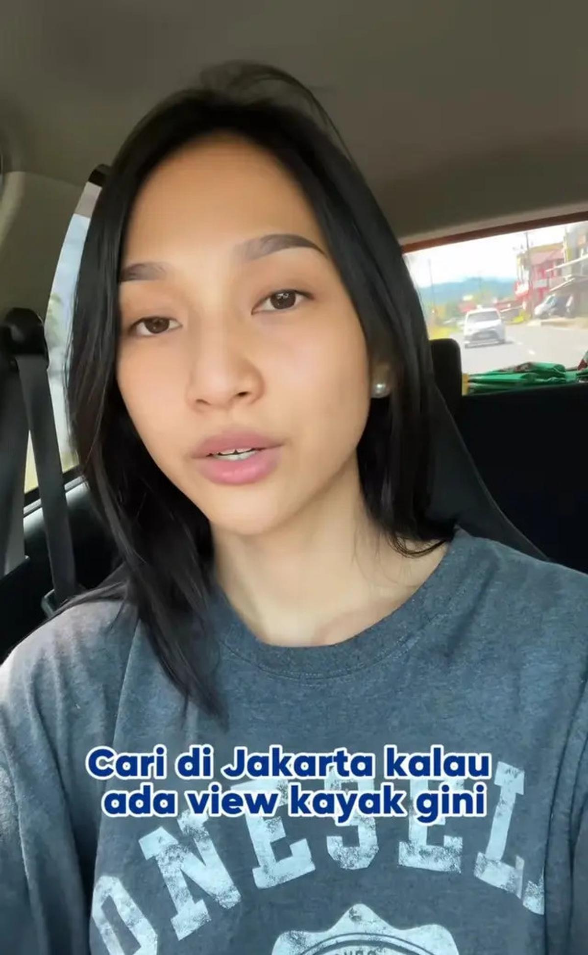 7 Potret Harini Sondakh Pulang Kampung Manado, Rela Bawa Mobilnya Pakai Kargo