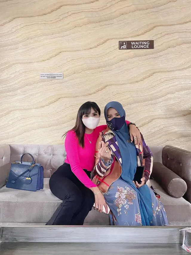 6 Potret Kebersamaan Rohimah Alli dan Eva Belisima, Ingin Bersahabat