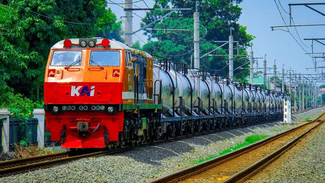KAI menegaskan komitmennya untuk mendukung kelancaran arus mudik Lebaran 2025 dengan memastikan pasokan BBM